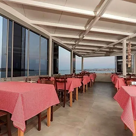 Hotel Cunda Demir 3*