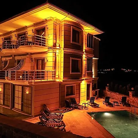 Cunda Demir Hotel 3*